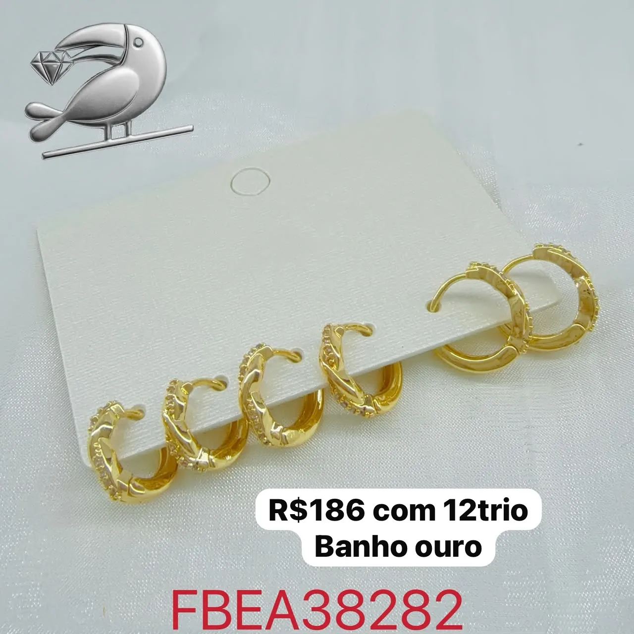 brincos argola com detalhes texturizados