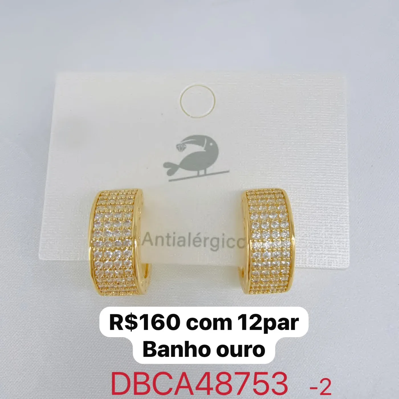 brincos largos com pedras brilhantes