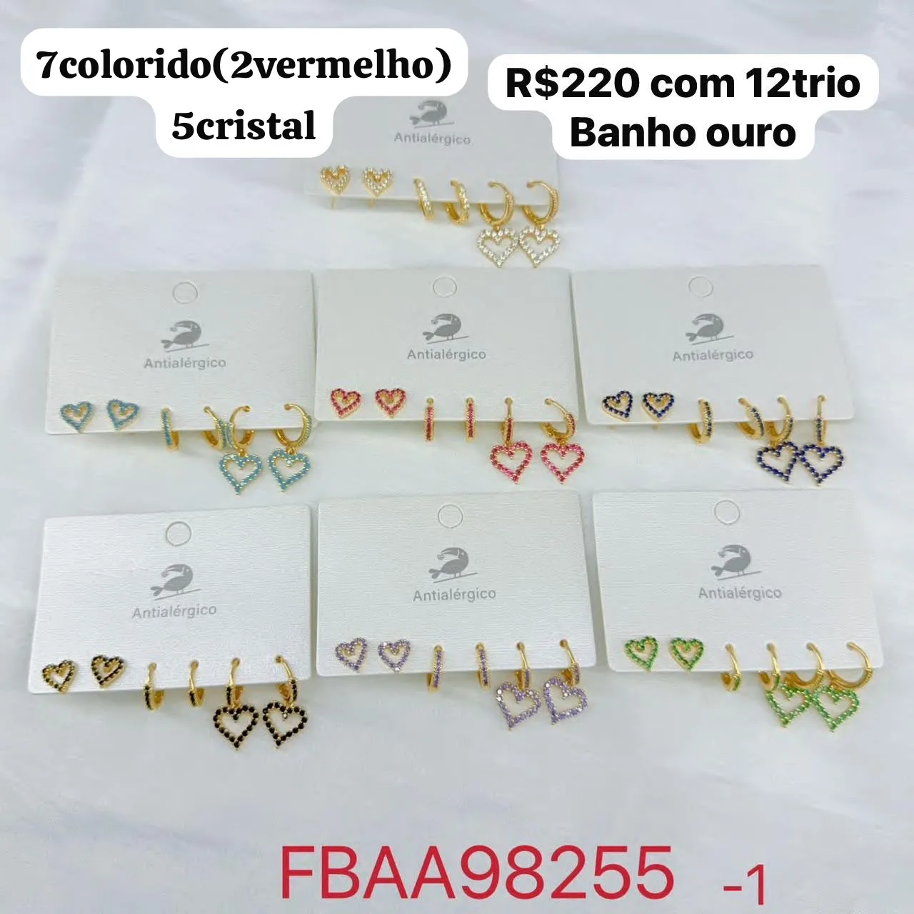 brincos com pedras coloridas em formato de coração