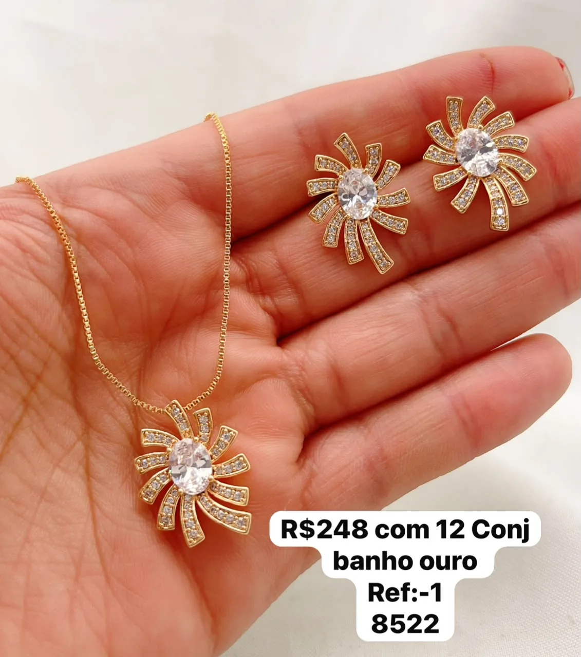 Colar com conjunto de colar e brincos com pedras brilhantes