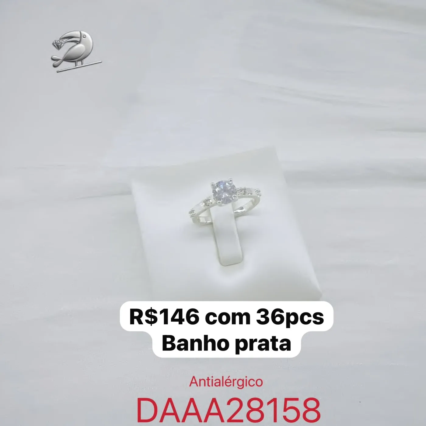 anel com pedra central e detalhes laterais