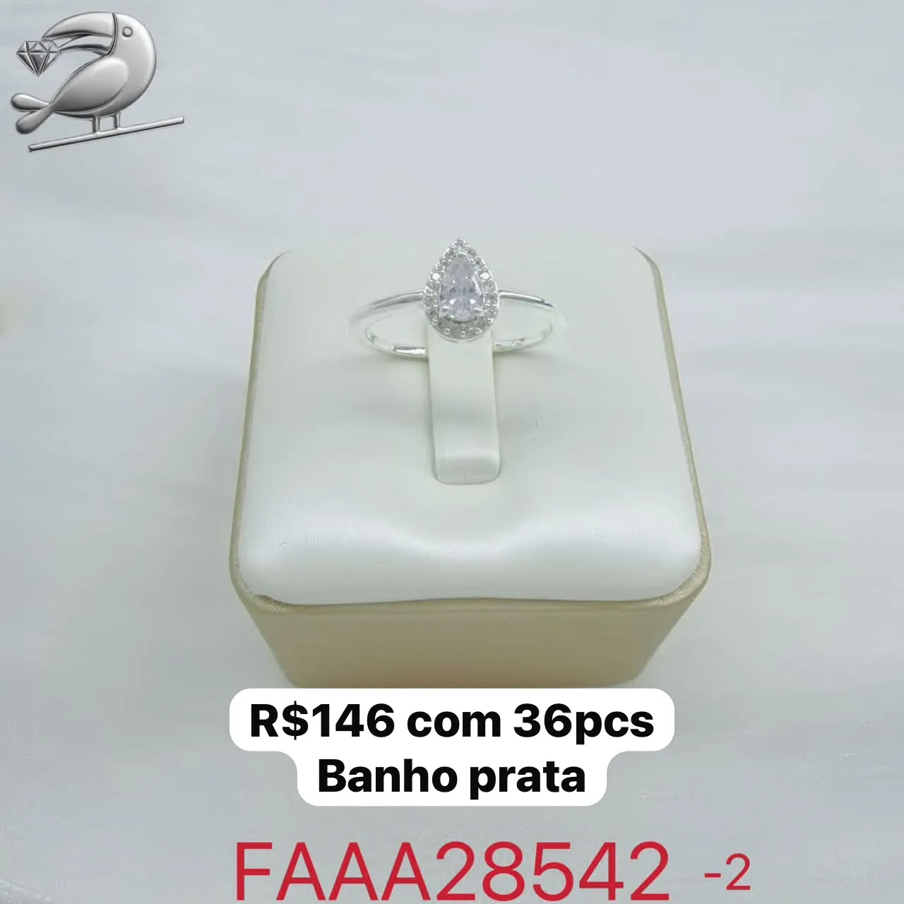 anel com pedra gota e detalhes brilhantes