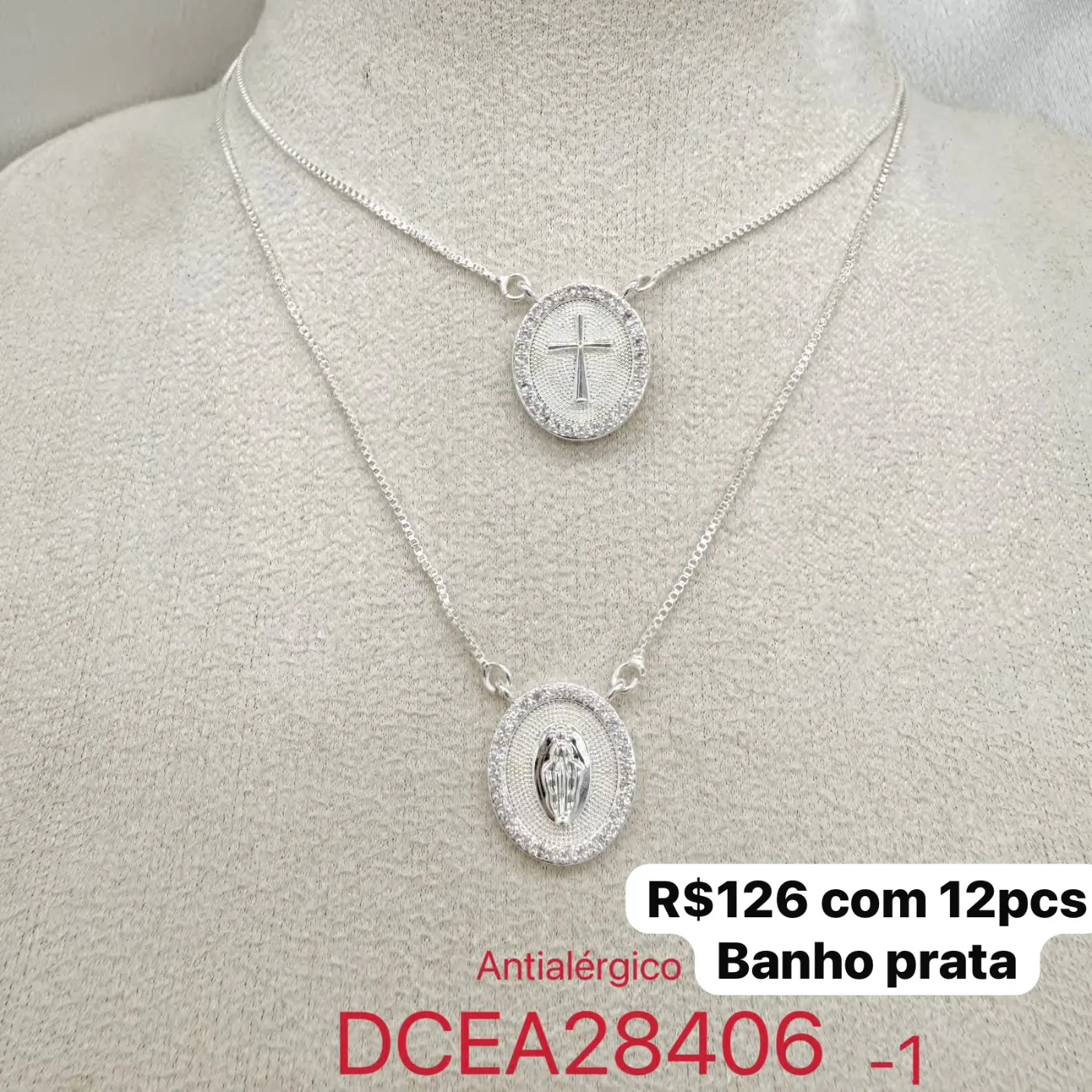 colar com medalha oval com cruz e medalha oval com imagem
